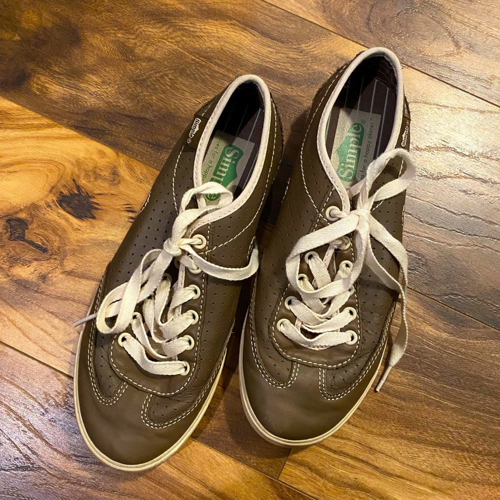 Simple sneaker